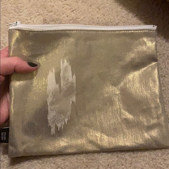 Ladygang pouch! - Picture 3 of 8